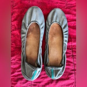 Super loved pair of size 13 metallic pewter tieks